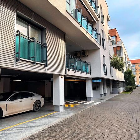 Stylish Apartment Getaway With Self Check-In And Free Parking Lot Arad Exterior foto