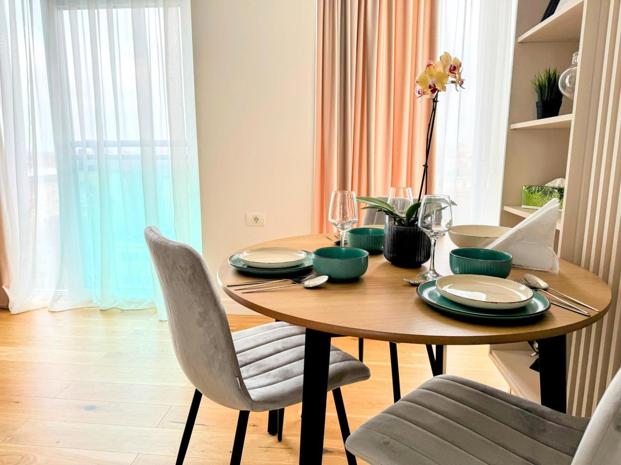 Stylish Apartment Getaway With Self Check-In And Free Parking Lot Arad Exterior foto