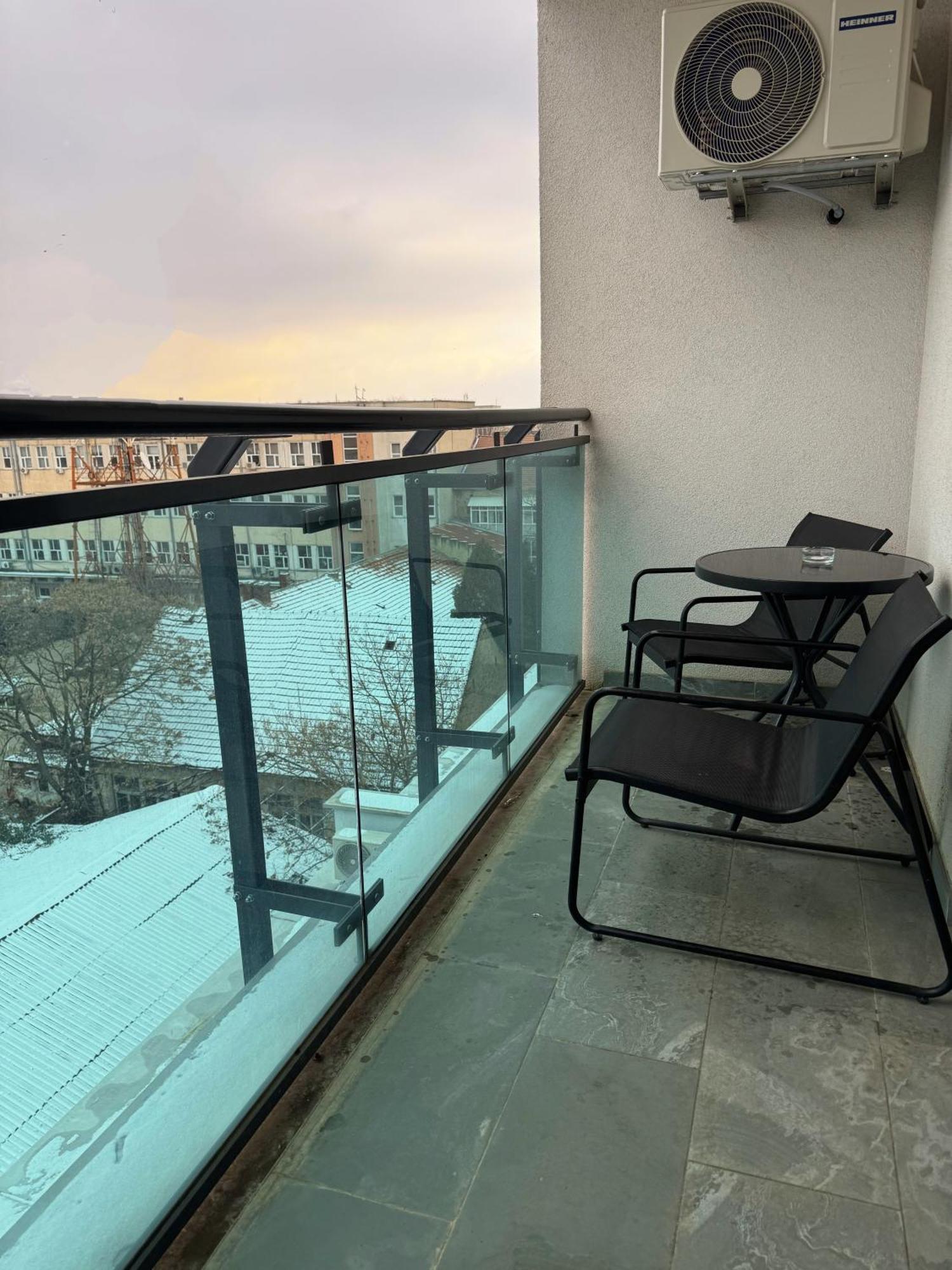 Stylish Apartment Getaway With Self Check-In And Free Parking Lot Arad Exterior foto