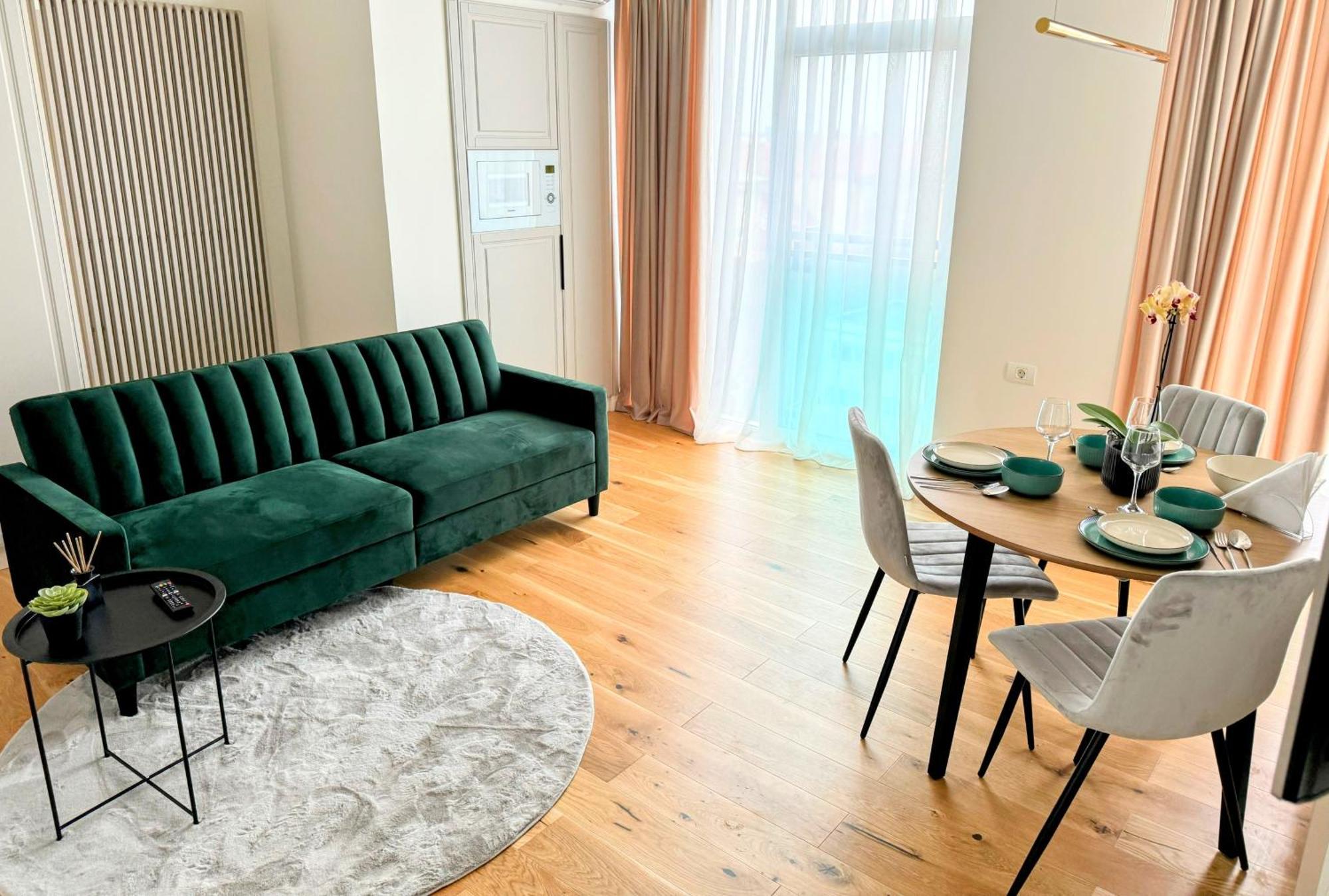 Stylish Apartment Getaway With Self Check-In And Free Parking Lot Arad Exterior foto